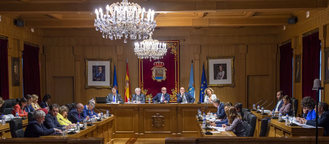 El pleno estuvo parado por espacio de dos horas El pleno estuvo parado por espacio de dos horas