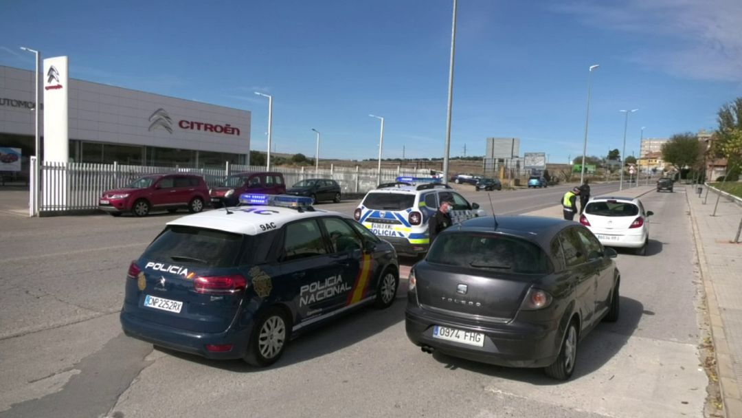 Control policial en uno de los accesos a Úbeda Control policial en uno de los accesos a Úbeda