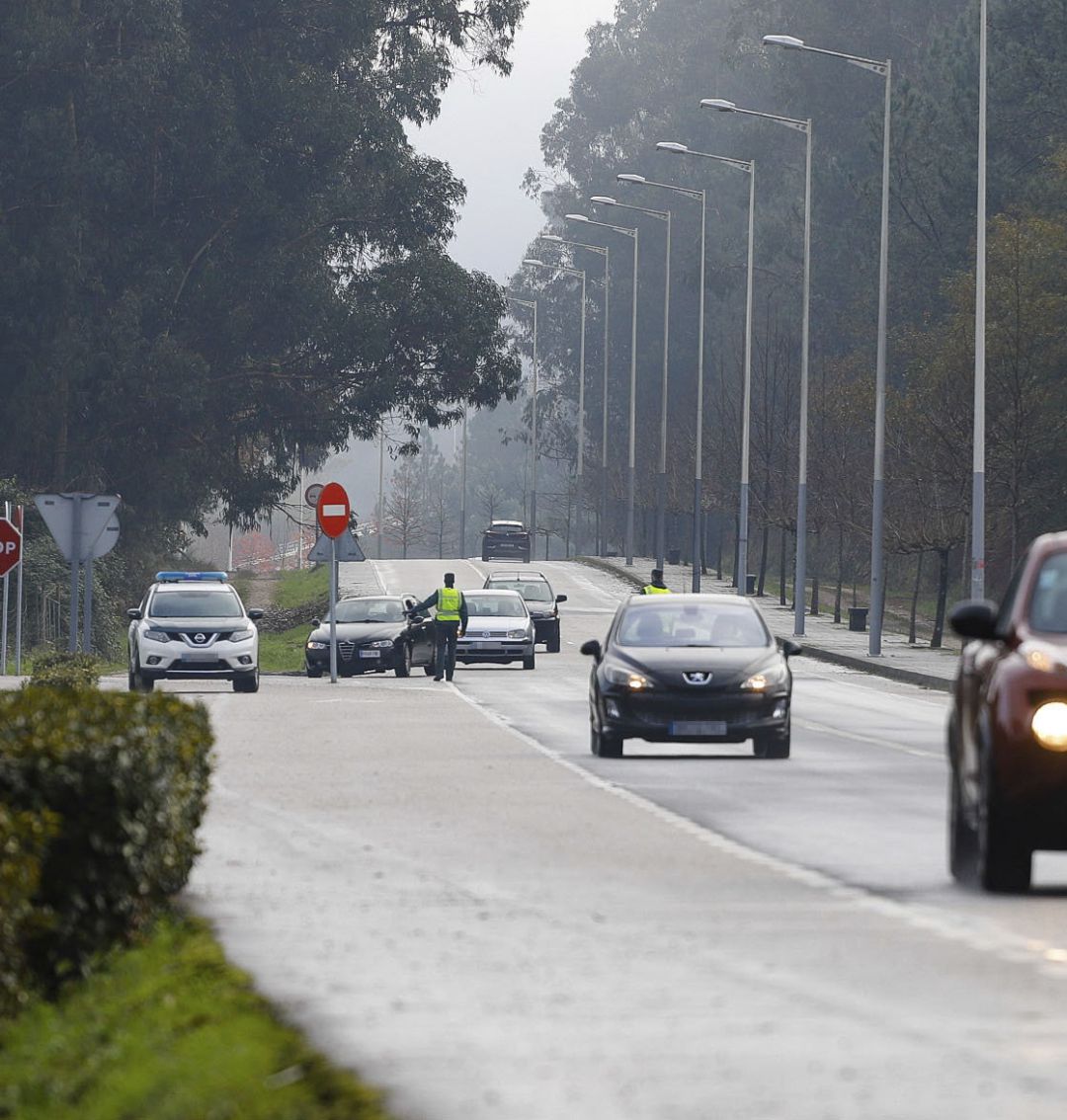 Un control policial en la frontera de Galicia con Portugal Un control policial en la frontera de Galicia con Portugal
