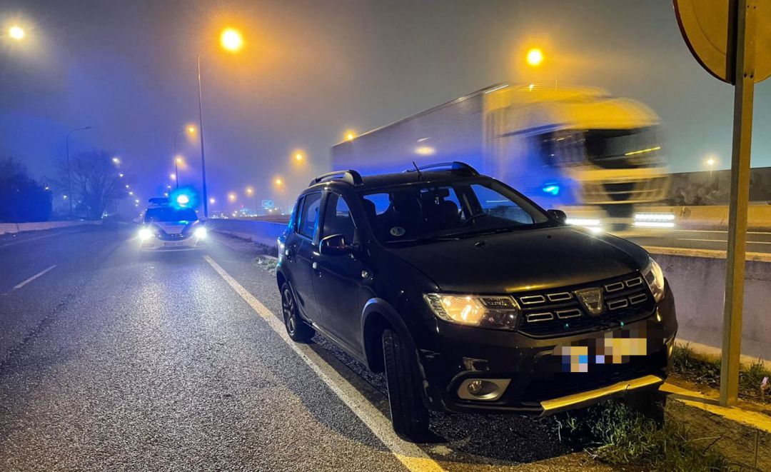 Así quedó el coche tras chocar contra la mediana; el conductor se quedó dormido y luego dió positivo en el control de alcoholemia. Así quedó el coche tras chocar contra la mediana; el conductor se quedó dormido y luego dió positivo en el control de alcoholemia.