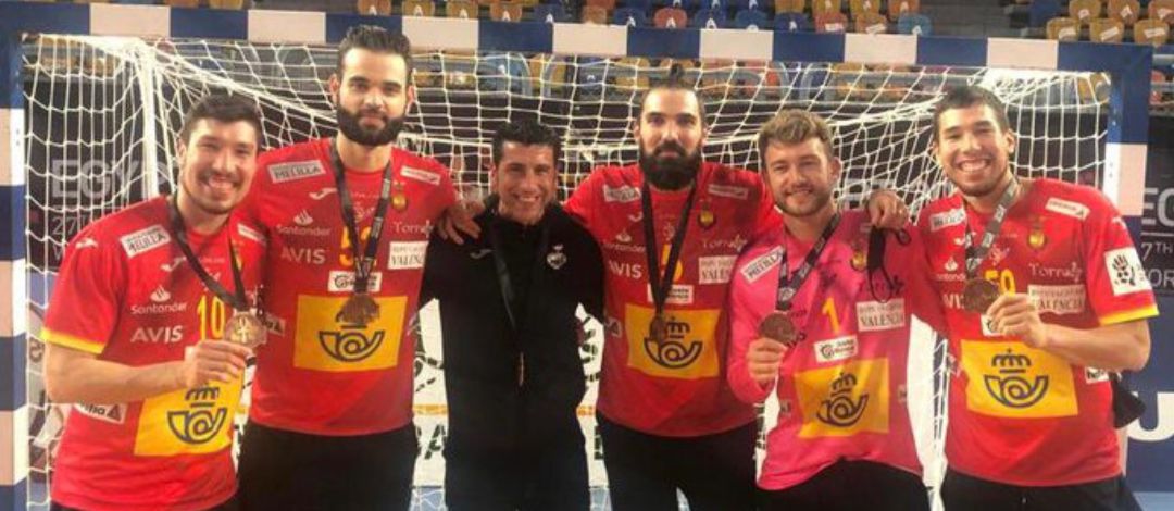 Pérez de Vargas (segundo por la derecha) junto a los castellanomanchegos Maqueda y Marchán, Jesús Rivilla (preparador físico natural de Puertollano) y los hermanos Dujshebaev, criados deportivamente en Ciudad Real Pérez de Vargas (segundo por la derecha) junto a los castellanomanchegos Maqueda y Marchán, Jesús Rivilla (preparador físico natural de Puertollano) y los hermanos Dujshebaev, criados deportivamente en Ciudad Real