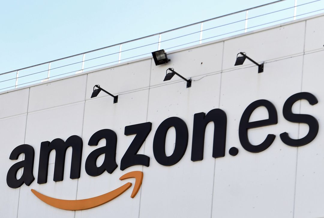 Imagen de archivo de una plataforma logística de Amazon. Imagen de archivo de una plataforma logística de Amazon.