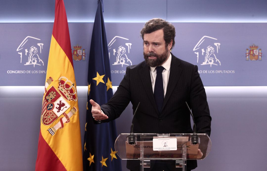 El portavoz de Vox en el Congreso, Iván Espinosa de los Monteros, responde a los medios este martes El portavoz de Vox en el Congreso, Iván Espinosa de los Monteros, responde a los medios este martes