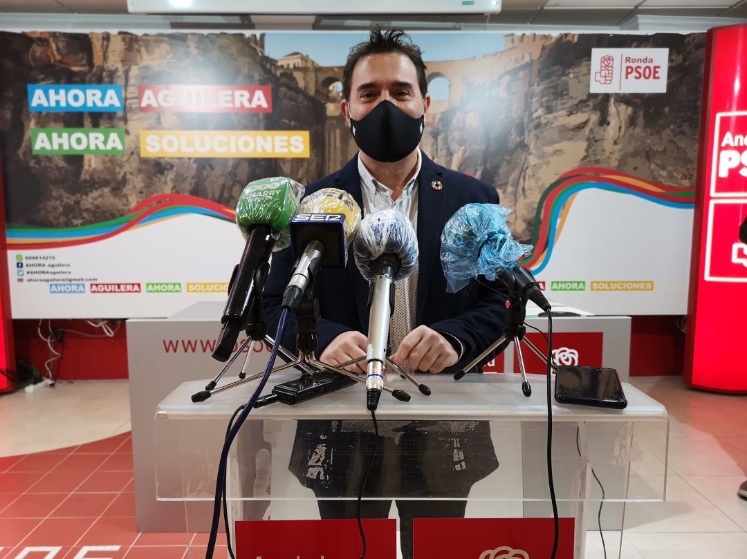 El concejal socialista, Juan Carlos González, en la sede del PSOE rondeño El concejal socialista, Juan Carlos González, en la sede del PSOE rondeño