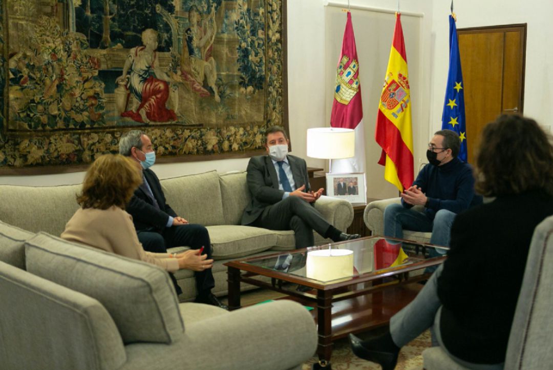 El Gobierno de Castilla-La Mancha se ha reunido con los sindicatos mayoritarios y la patronal El Gobierno de Castilla-La Mancha se ha reunido con los sindicatos mayoritarios y la patronal