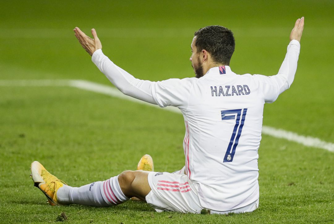 Hazard se lamenta, durante un partido de la presente temporada Hazard se lamenta, durante un partido de la presente temporada
