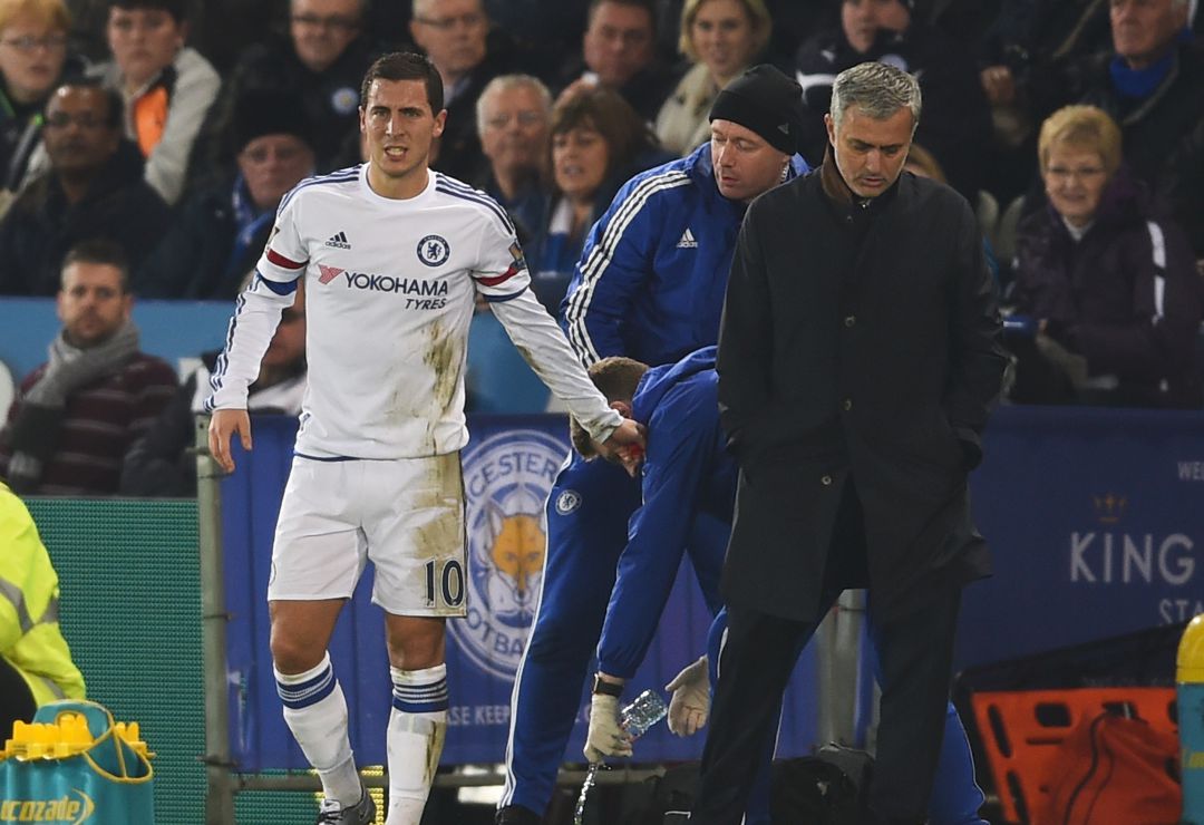 Hazard se lamenta tras sufrir una entrada, durante su etapa enel Chelsea Hazard se lamenta tras sufrir una entrada, durante su etapa enel Chelsea