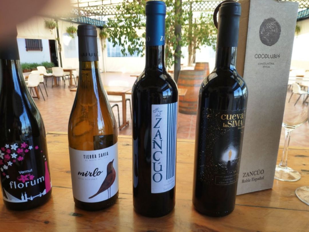 Vinos de Sevilla en la Taberna El Velero, en La Puebla del Río Vinos de Sevilla en la Taberna El Velero, en La Puebla del Río