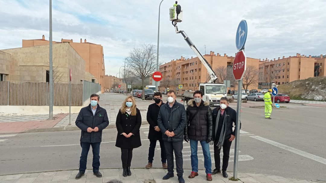 Los dirigentes de Ayuntamiento y Junta han visitado los trabajos de sustitución de las luces en Villa Román Los dirigentes de Ayuntamiento y Junta han visitado los trabajos de sustitución de las luces en Villa Román