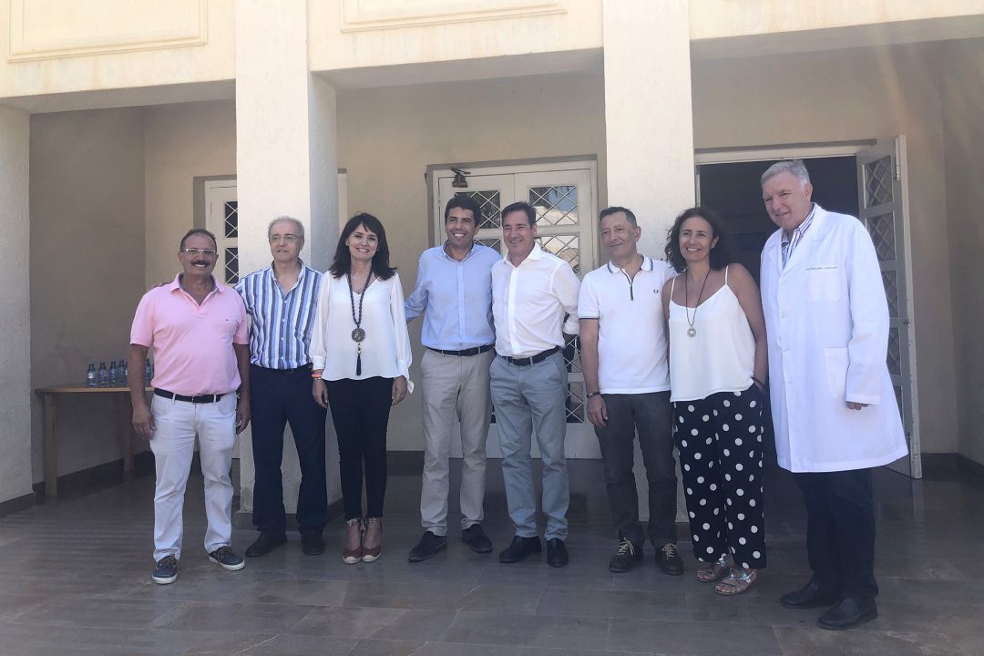 El diputado Juan Bautista Roselló (c), junto con el presidente Carlos Mazón y miembros del equipo del centro Doctor Esquerdo. El diputado Juan Bautista Roselló (c), junto con el presidente Carlos Mazón y miembros del equipo del centro Doctor Esquerdo.