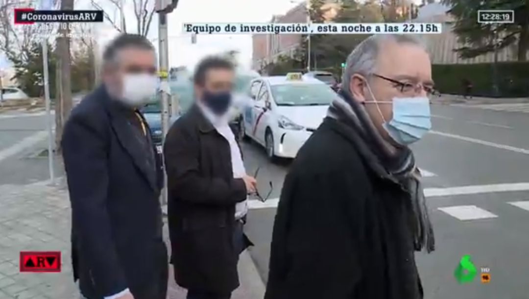 Captura del programa 'Al Rojo Vivo', en el que se ha emitido un adelanto del 'Equipo de Investigación' que se centra, entre otras, en las vacunaciones irregulares en el Clínico San Carlos que destapó la SER. Captura del programa 'Al Rojo Vivo', en el que se ha emitido un adelanto del 'Equipo de Investigación' que se centra, entre otras, en las vacunaciones irregulares en el Clínico San Carlos que destapó la SER.