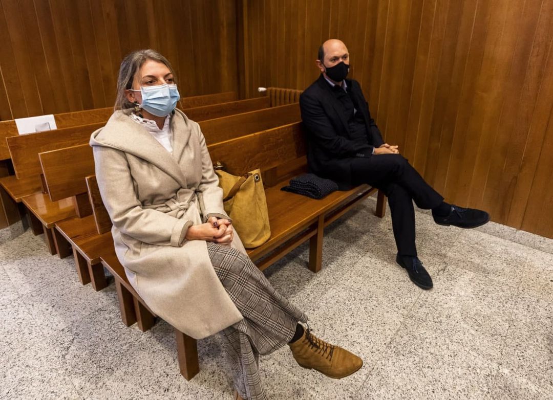 Rafael Louzán y Luisa Piñeiro en el banquillo durante el juicio Rafael Louzán y Luisa Piñeiro en el banquillo durante el juicio