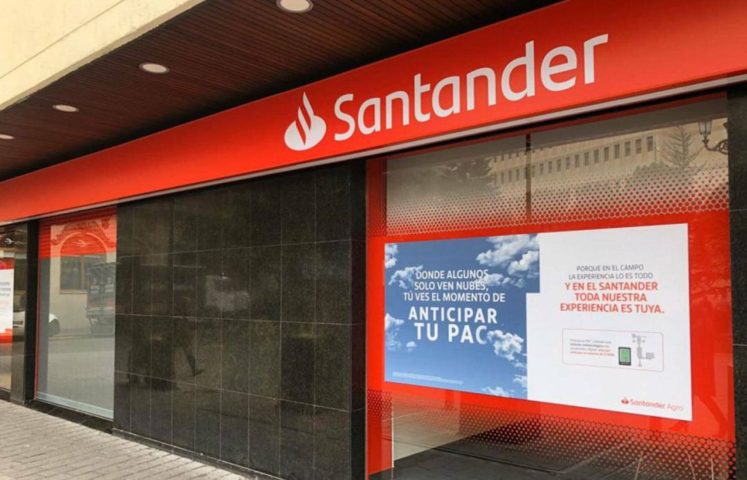 Una oficina de Banco Santander. Una oficina de Banco Santander.