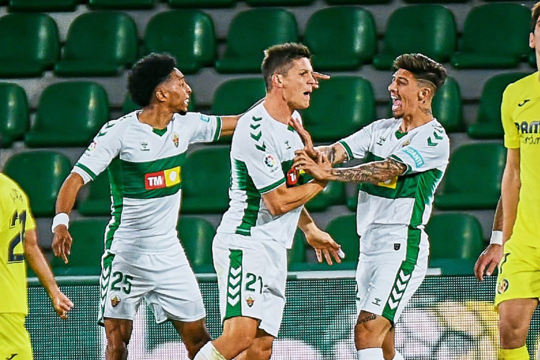 Guido Carrillo celebra su gol entre Mojica y Rigoni Guido Carrillo celebra su gol entre Mojica y Rigoni
