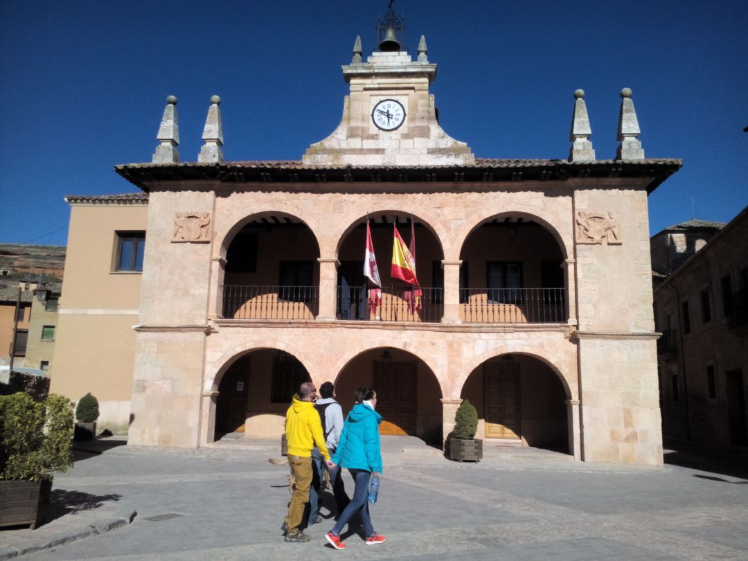 Fachada del Ayuntamiento de Ayllón Fachada del Ayuntamiento de Ayllón