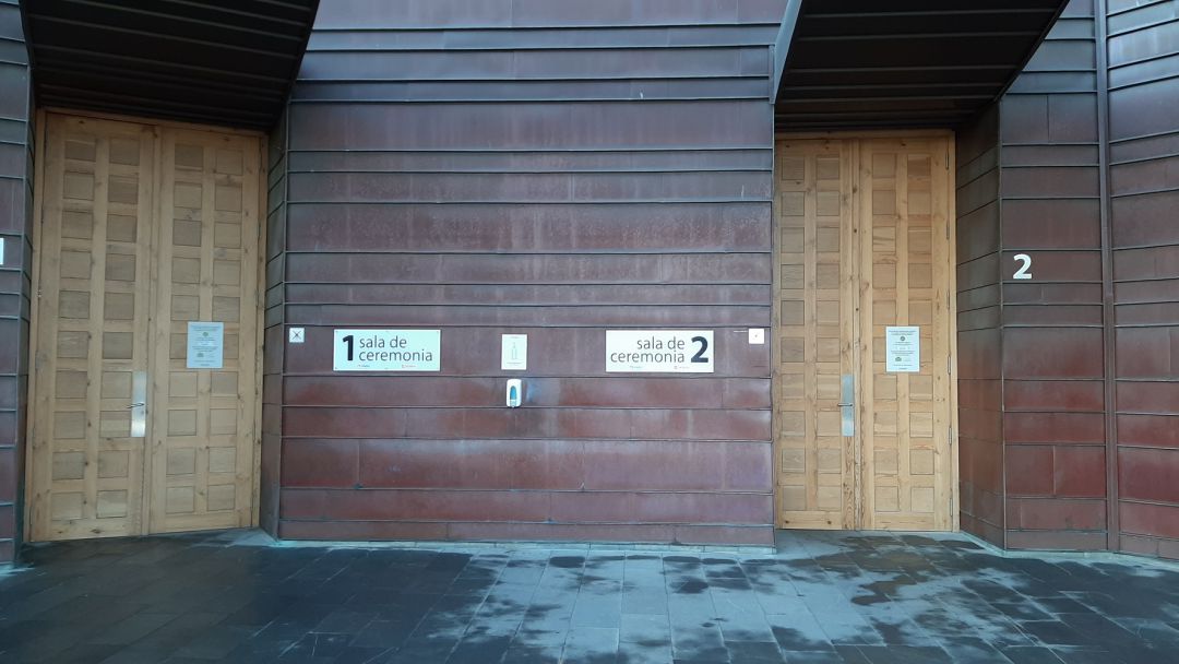 Acceso a las salas de ceremonia 1 y 2 en el Cementerio de Torrero de Zaragoza Acceso a las salas de ceremonia 1 y 2 en el Cementerio de Torrero de Zaragoza