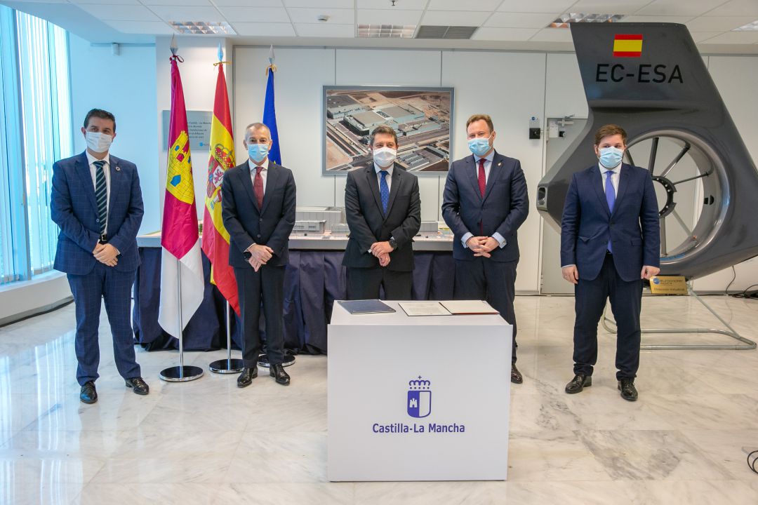 Santiago Cabañero, Francisco Vérge, Emiliano García-Page, Vicente Casañ y Nacho Hernando en Airbus Albacete. Santiago Cabañero, Francisco Vérge, Emiliano García-Page, Vicente Casañ y Nacho Hernando en Airbus Albacete.