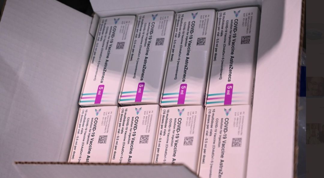 España recibe las primeras 196.800 dosis de la vacuna de AstraZeneca y la Universidad de Oxford España recibe las primeras 196.800 dosis de la vacuna de AstraZeneca y la Universidad de Oxford