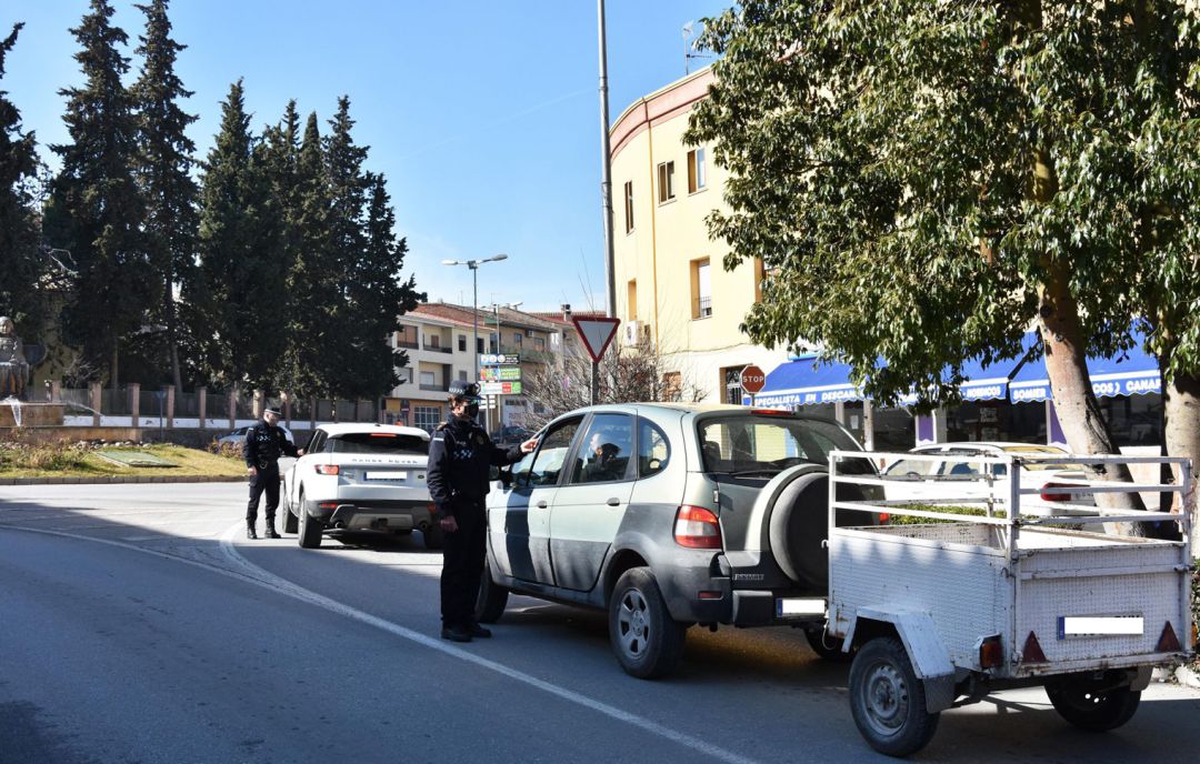 Controles con motivo de las restricciones por la covid por parte de la Policía Local de Baza (Granada) Controles con motivo de las restricciones por la covid por parte de la Policía Local de Baza (Granada)