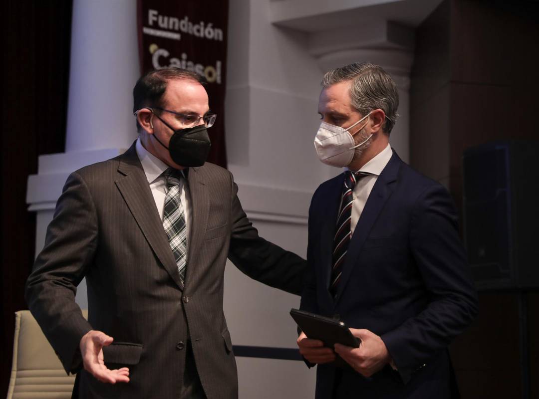 El presidente de la CEA, Javier González de Lara, y el consejero de Hacienda, Juan Bravo, este lunes en el Desayuno Informativo de Europa Press Andalucía. El presidente de la CEA, Javier González de Lara, y el consejero de Hacienda, Juan Bravo, este lunes en el Desayuno Informativo de Europa Press Andalucía.