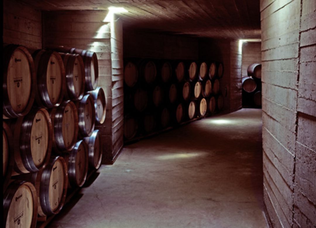 Esta bodega fue fundada por Gaspar Naranjo en el 1898 y actualmente está regentada por la quinta generación Esta bodega fue fundada por Gaspar Naranjo en el 1898 y actualmente está regentada por la quinta generación