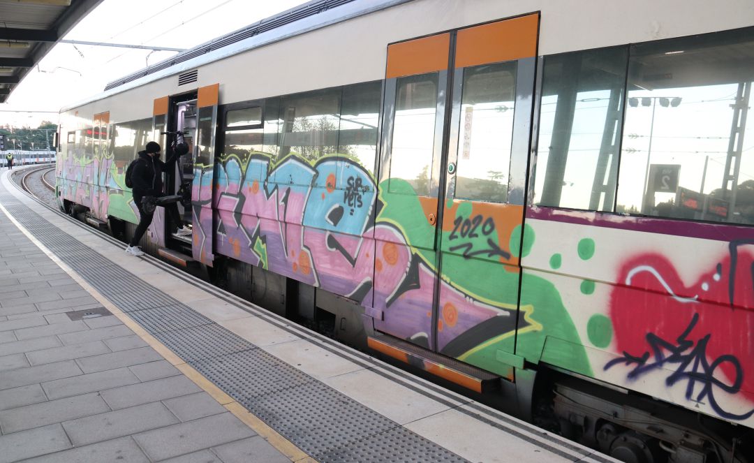 Imartge d'arxiu d'un tren de Rodalies a l'estació de Blanes Imartge d'arxiu d'un tren de Rodalies a l'estació de Blanes