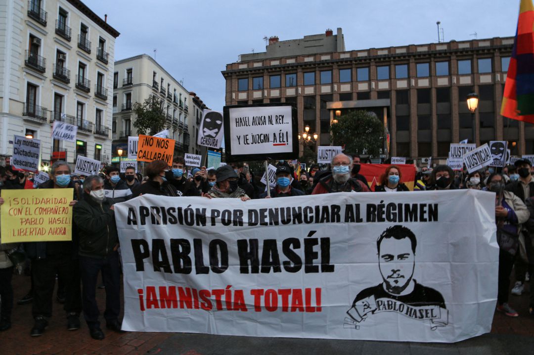 Varias personas participan en una manifestación contra el encarcelamiento del poeta y rapero Pablo Hasel, en Madrid Varias personas participan en una manifestación contra el encarcelamiento del poeta y rapero Pablo Hasel, en Madrid