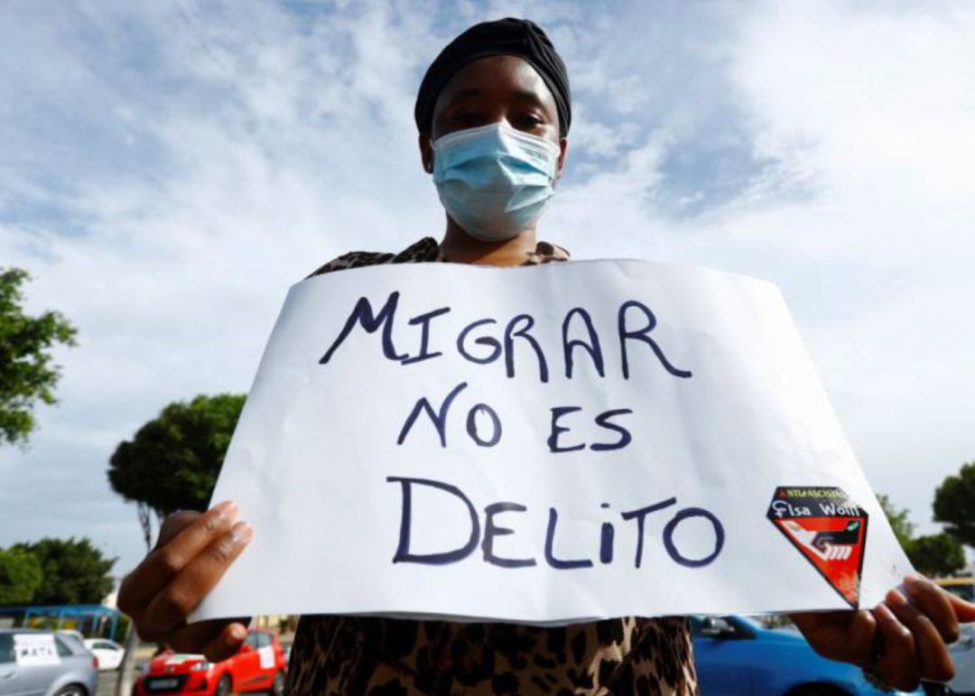 Una pancarta a favor de la migración en Arguineguín Una pancarta a favor de la migración en Arguineguín