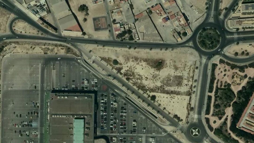 Espacio para el pabellón polideportivo Espacio para el pabellón polideportivo