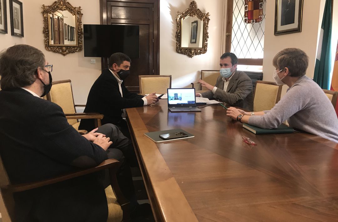 Reunión mantenida a cuatro bandas en el Ayuntamiento de Jaén, con la Junta de Andalucía de forma telemática, para dilucidar el camino a recorrer respecto al varapalo del Plan Colce Reunión mantenida a cuatro bandas en el Ayuntamiento de Jaén, con la Junta de Andalucía de forma telemática, para dilucidar el camino a recorrer respecto al varapalo del Plan Colce