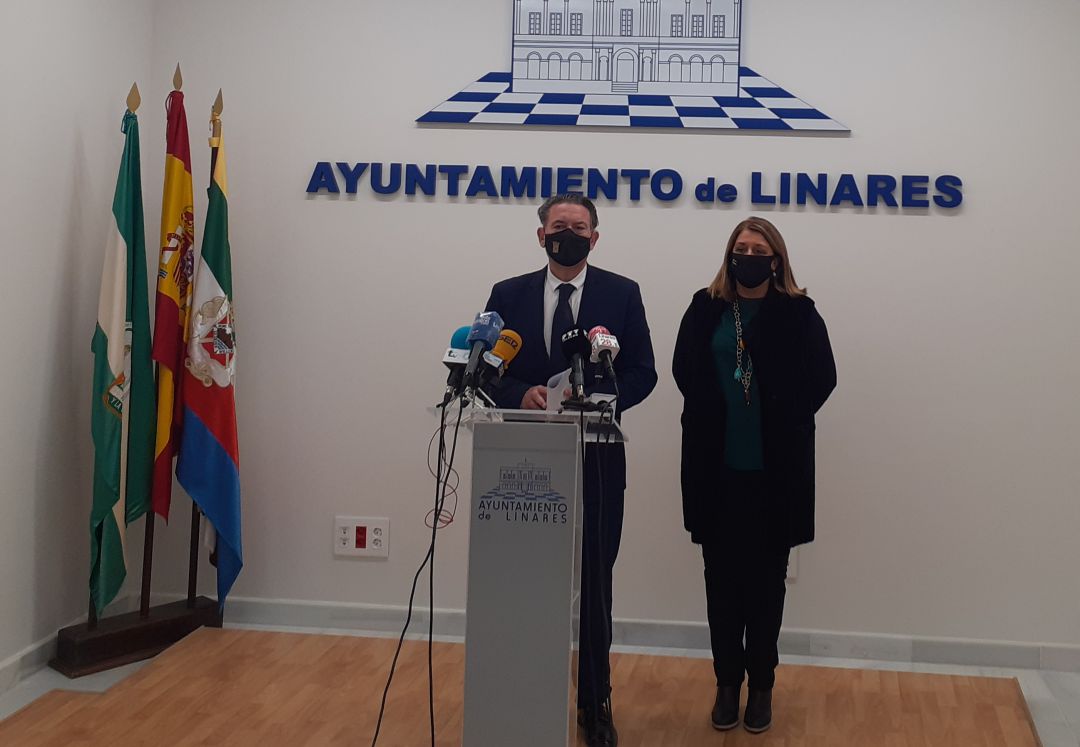 Raúl Caro y Ángeles Isac. Raúl Caro y Ángeles Isac.