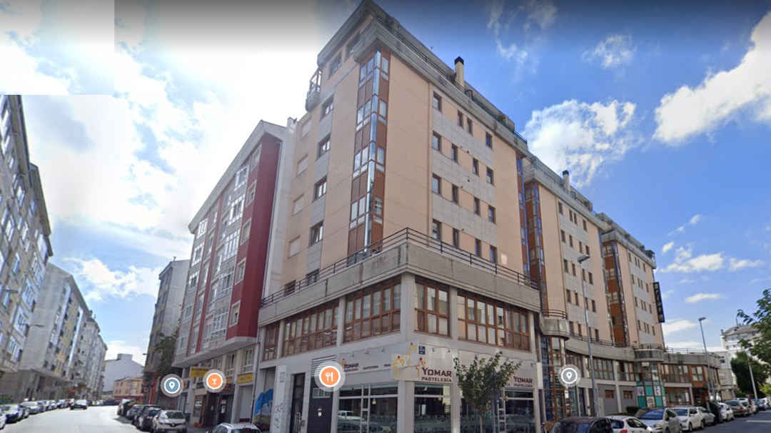 Edificio en Rei Don García, cerca del lugar de los hechos. Edificio en Rei Don García, cerca del lugar de los hechos.