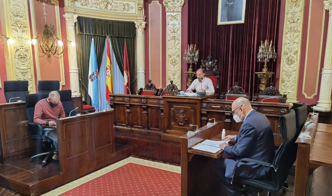 Se requieren al menos tres firmas para sacar adelante expedientes Se requieren al menos tres firmas para sacar adelante expedientes