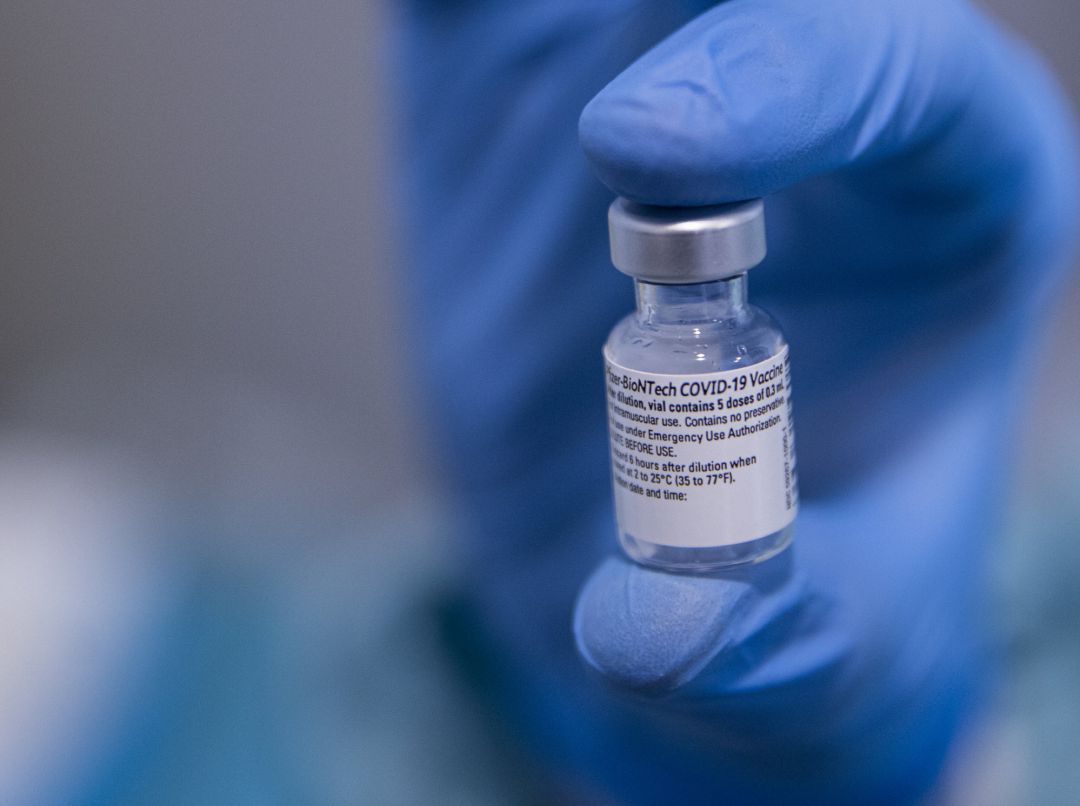 Vial de la vacuna de Pfizer- BioNtech contra la COVID-19. Vial de la vacuna de Pfizer- BioNtech contra la COVID-19.