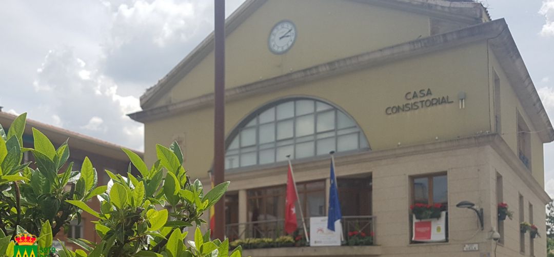 En 2021, habrá proyectos como la mejora de la red de agua del municipio; los accesos a las urbanizaciones de Peña Real, La Ermita y La Agustina; y los 100.000 euros previstos en los centros educativos En 2021, habrá proyectos como la mejora de la red de agua del municipio; los accesos a las urbanizaciones de Peña Real, La Ermita y La Agustina; y los 100.000 euros previstos en los centros educativos