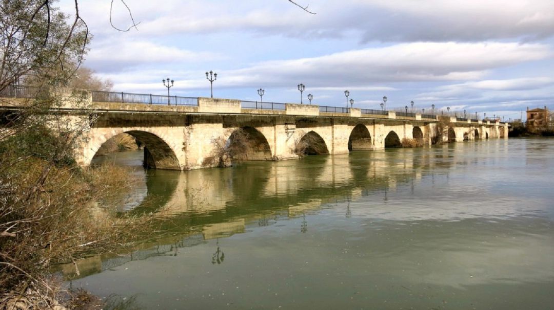 Puente sobre el Río Ebro a su paso por Tudela Puente sobre el Río Ebro a su paso por Tudela