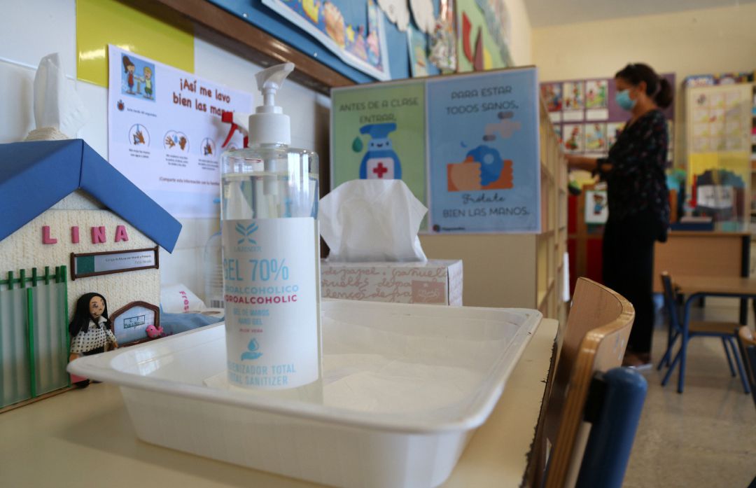 Gel hidroalcoholico en una de las aulas como medidad preventivas antes el COVID-19, en el del colegio público Pablo Neruda. Gel hidroalcoholico en una de las aulas como medidad preventivas antes el COVID-19, en el del colegio público Pablo Neruda.