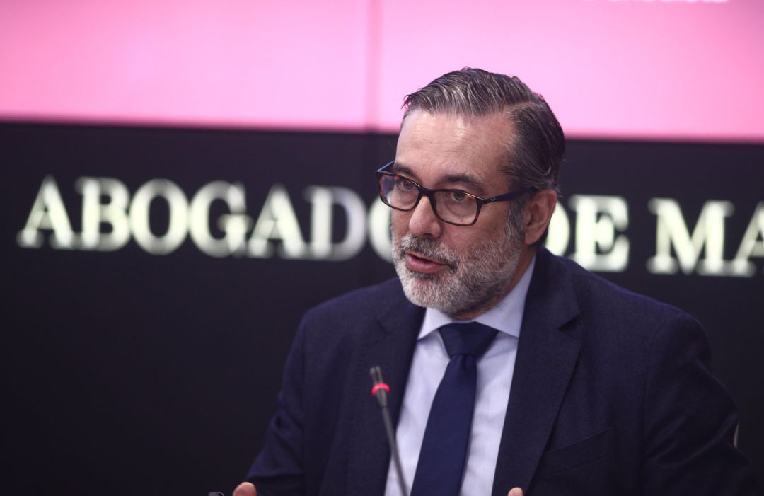 Enrique López "ni se plantea" dimitir y sostiene que se limitó a "presentar a dos conocidos" Enrique López "ni se plantea" dimitir y sostiene que se limitó a "presentar a dos conocidos"