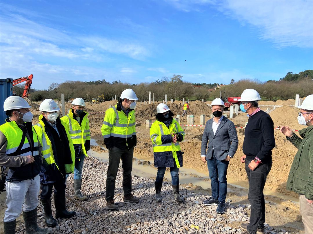 David Regades visita las obras de Porto do Molle donde el Consorcio de Zona Franca construirá 14 naves David Regades visita las obras de Porto do Molle donde el Consorcio de Zona Franca construirá 14 naves