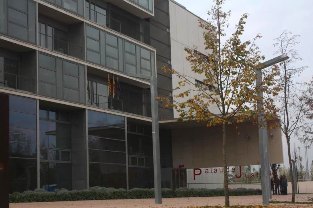Condenada una aseguradora a indemnizar a una pizzería de Girona por el confinamiento. Condenada una aseguradora a indemnizar a una pizzería de Girona por el confinamiento.