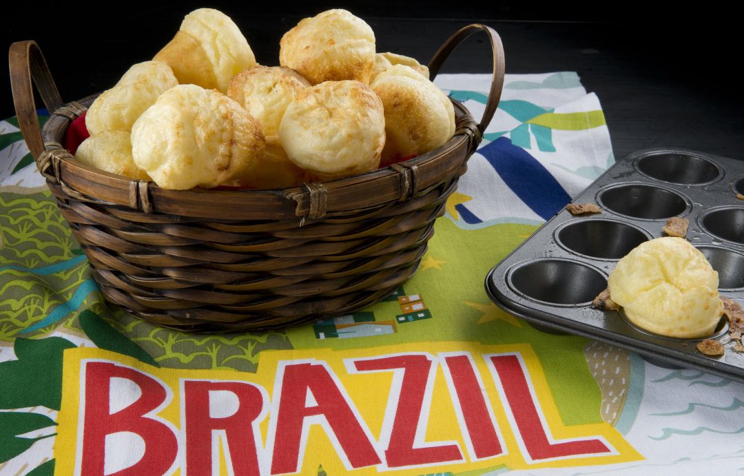 Chicote te muestra los pasos a seguir para hacer pan de queso brasileño. Chicote te muestra los pasos a seguir para hacer pan de queso brasileño.