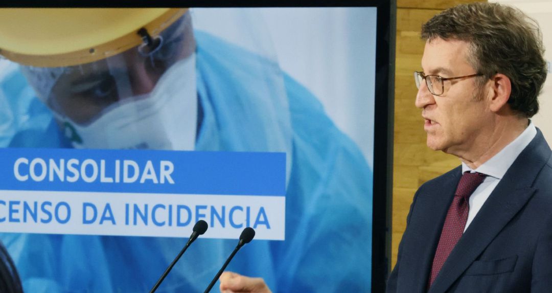 El presidente de la Xunta, Alberto Núñez Feijóo, explica la evolución de la pandemia, este lunes en Santiago de Compostela. El presidente de la Xunta, Alberto Núñez Feijóo, explica la evolución de la pandemia, este lunes en Santiago de Compostela.
