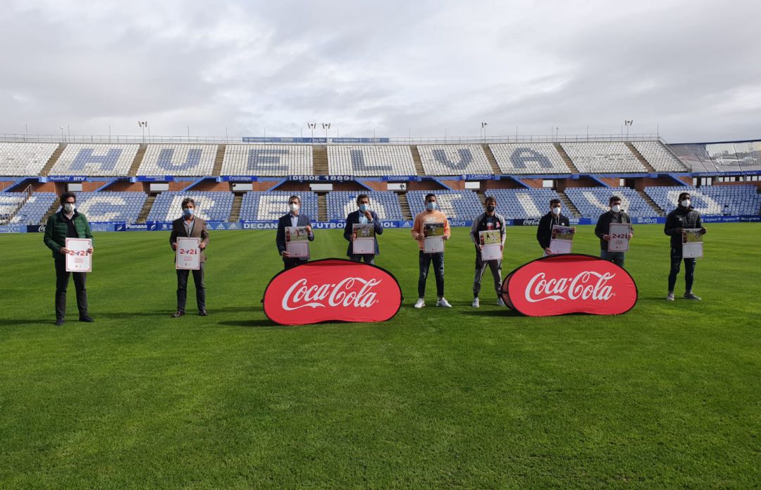 Presentación del calendario sobre el césped del Nuevo Colombino. Presentación del calendario sobre el césped del Nuevo Colombino.