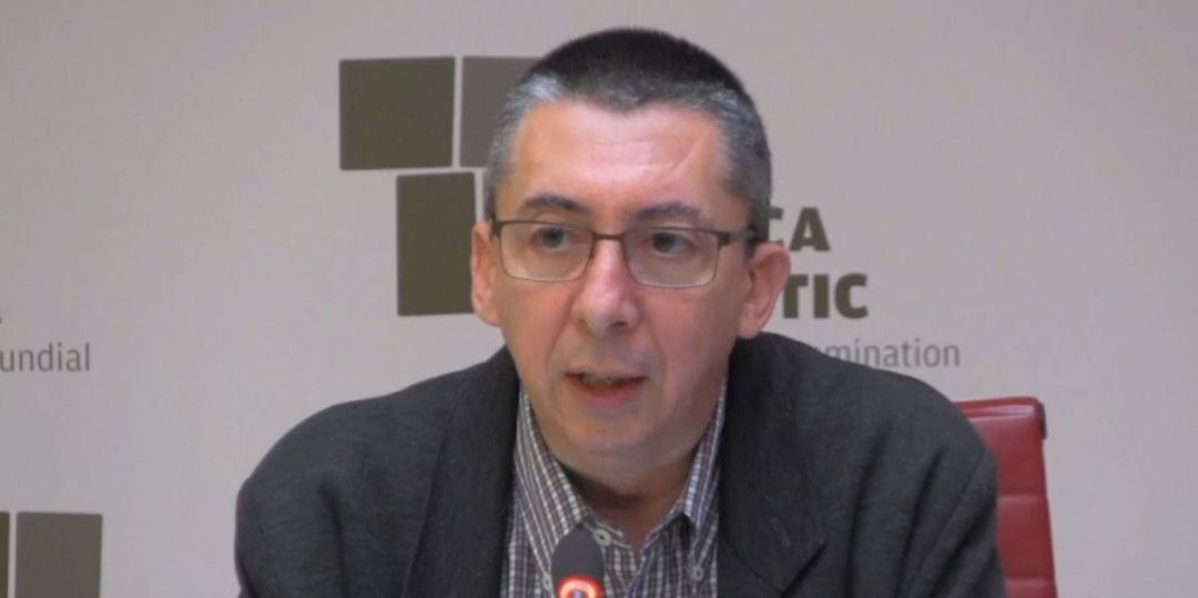 El portaveu de Més per Menorca explica els detalls del document elaborat per la formació per combatre els efectes de la Covid. El portaveu de Més per Menorca explica els detalls del document elaborat per la formació per combatre els efectes de la Covid.