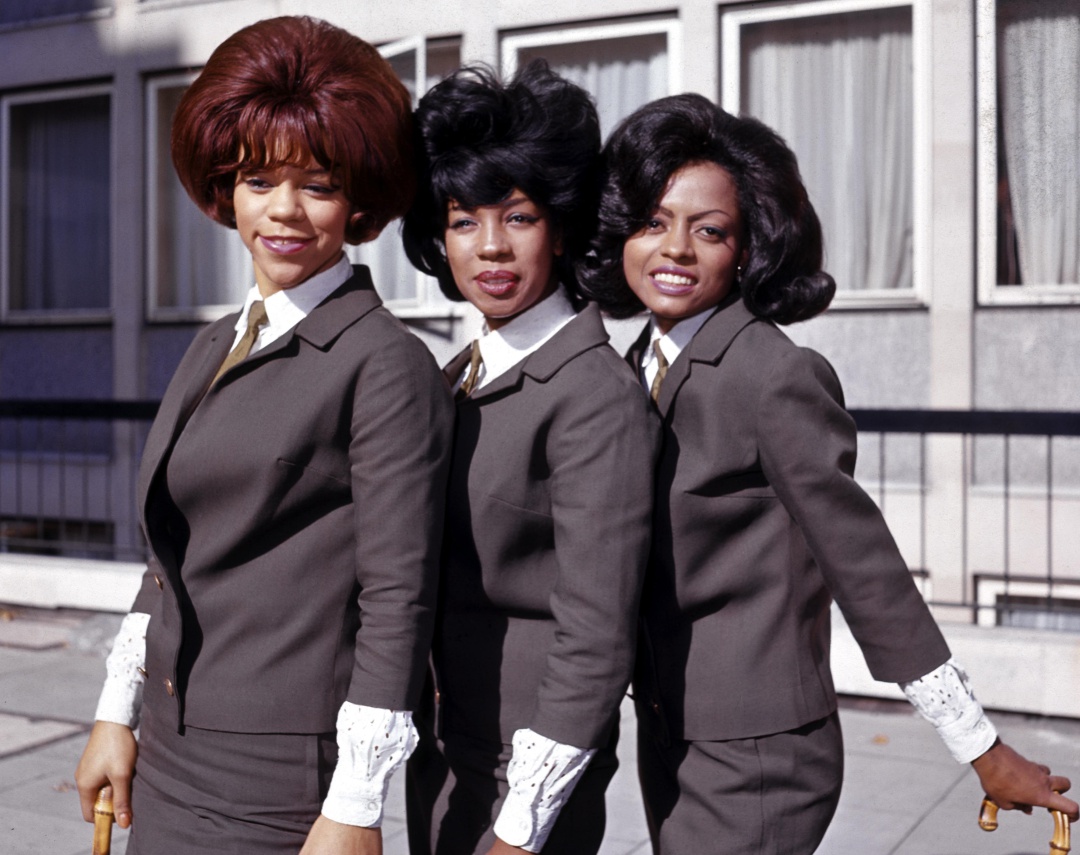 Florence Ballard, Diana Ross y Mary Wilson durante la visita de The Supremes a Inglaterra Florence Ballard, Diana Ross y Mary Wilson durante la visita de The Supremes a Inglaterra