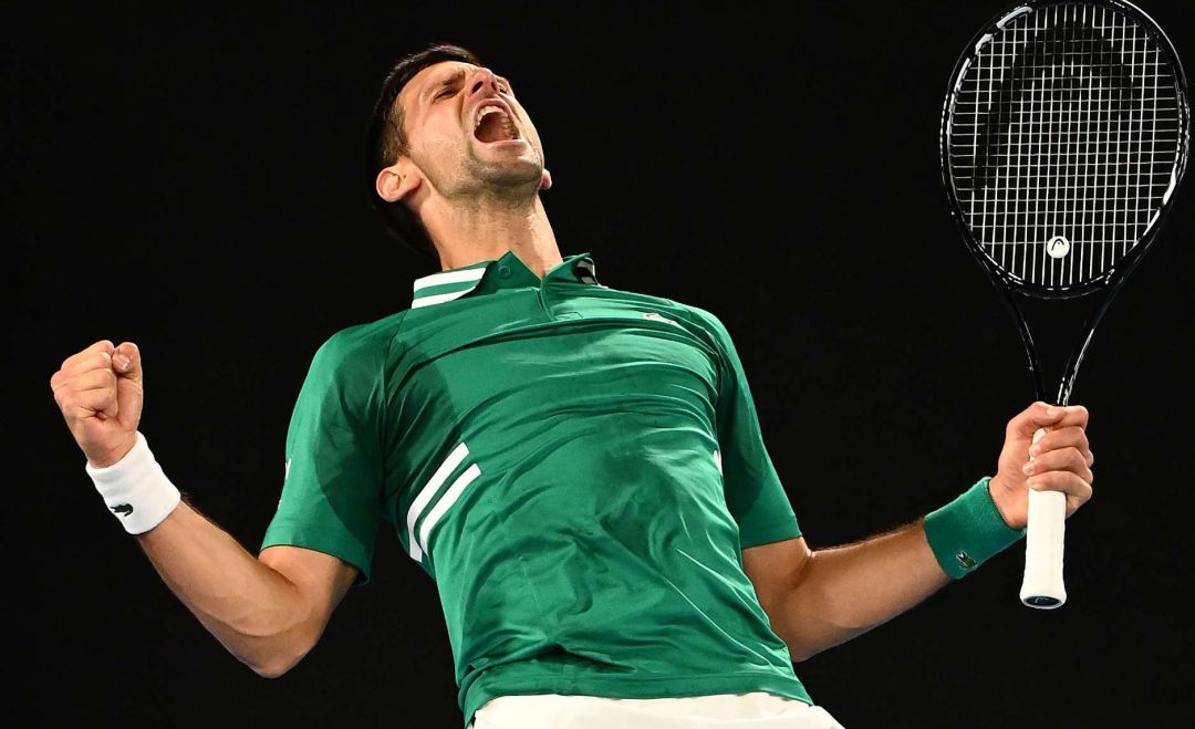 Djokovic celebra su pase a cuartos de final pese a sus problemas físicos. Djokovic celebra su pase a cuartos de final pese a sus problemas físicos.