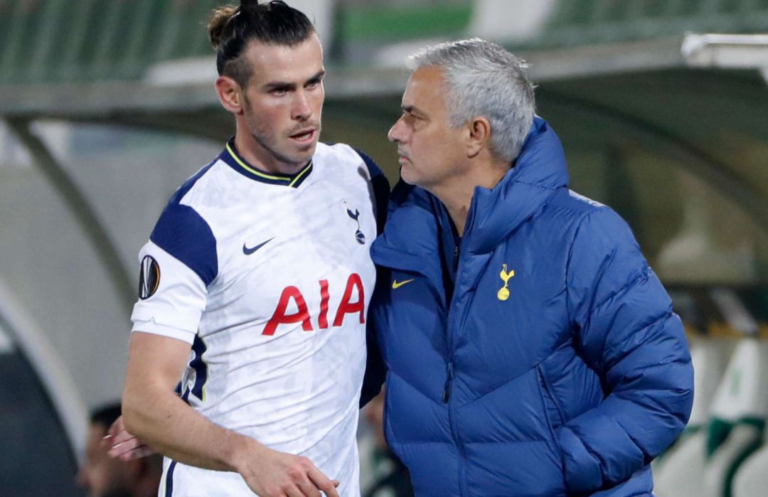 Gareth Bale y José Mourinho, en un partido del Tottenham. Gareth Bale y José Mourinho, en un partido del Tottenham.