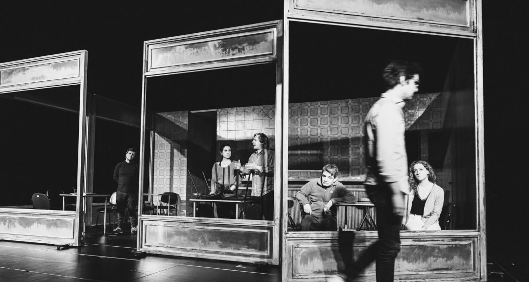 Imagen de los ensayos de la obra 'El bar que se tragó a todos los españoles'. Centro Dramático Nacional Imagen de los ensayos de la obra 'El bar que se tragó a todos los españoles'. Centro Dramático Nacional