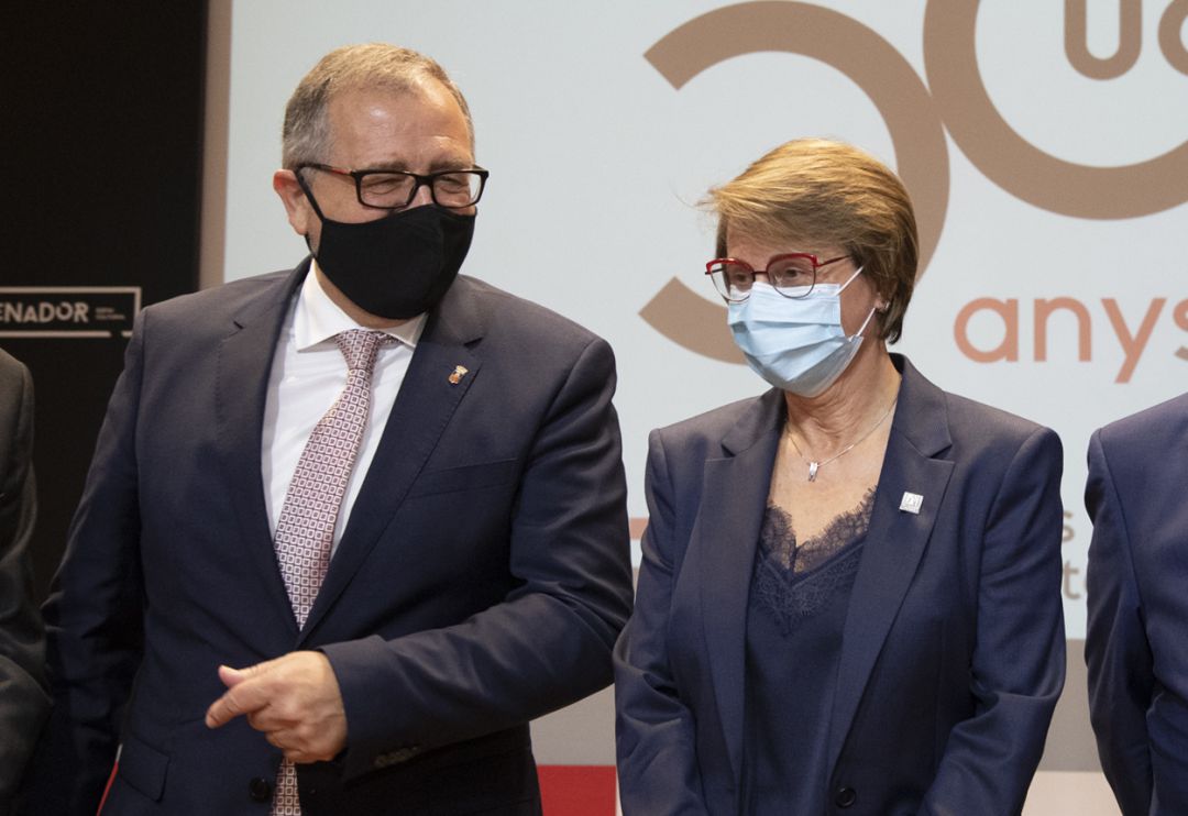 El presidente de la Diputación de Castellón, José Martí, y la rectora de la UJI, Eva Alcón El presidente de la Diputación de Castellón, José Martí, y la rectora de la UJI, Eva Alcón