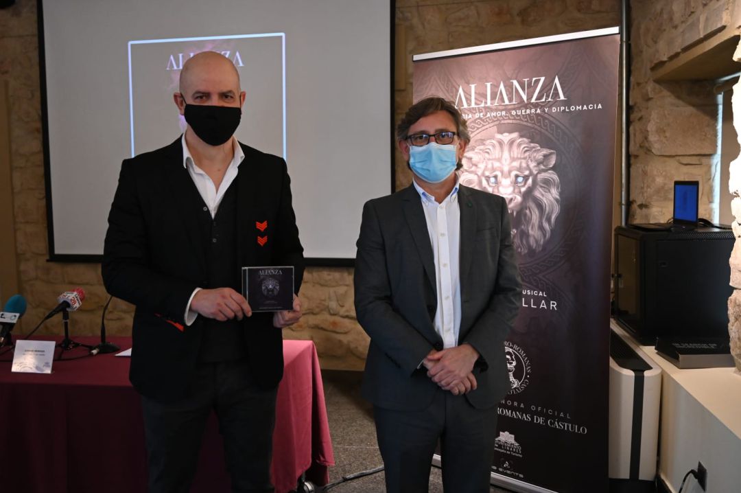 Santi Villa y Enrique Mendoza durante la presentación de "Alianza", la BSO de las Fiestas Íbero Romanas de Cástulo. Santi Villa y Enrique Mendoza durante la presentación de "Alianza", la BSO de las Fiestas Íbero Romanas de Cástulo.